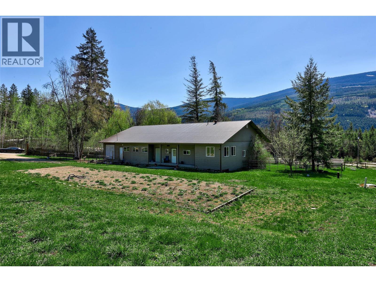2405 Lloyd Road, Clearwater, British Columbia  V0E 1N1 - Photo 2 - 10384863