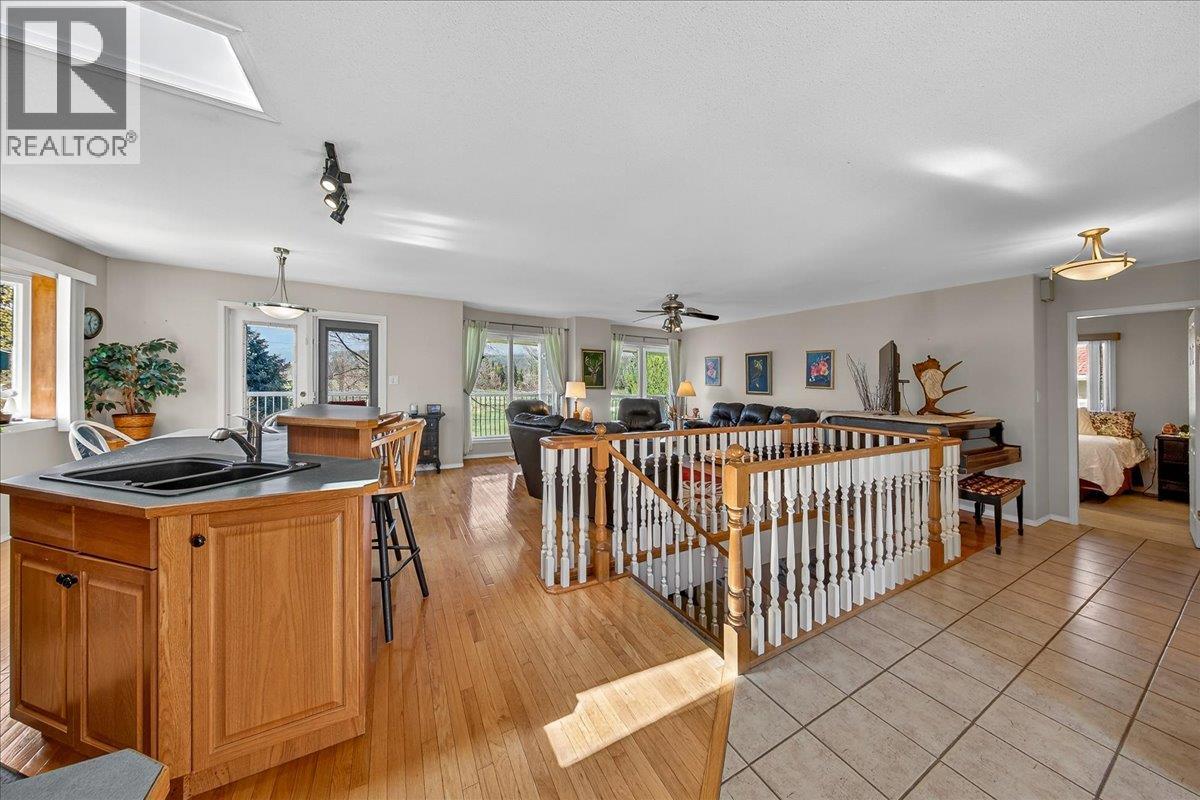 4882 Glen Eagle Drive, Fairmont Hot Springs, British Columbia  V0B 1L1 - Photo 11 - 10384758