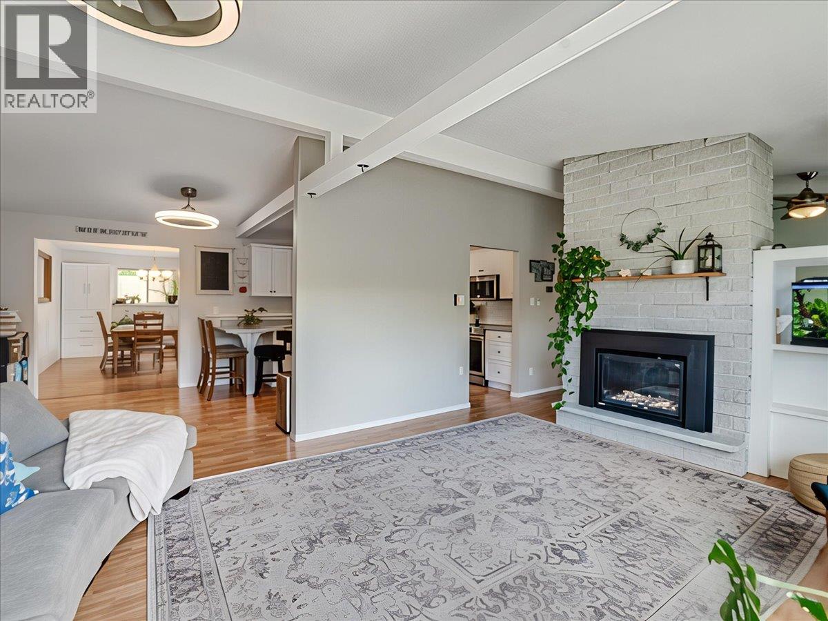 8392 Theatre Road, Trail, British Columbia  V1R 4W2 - Photo 11 - 10384808