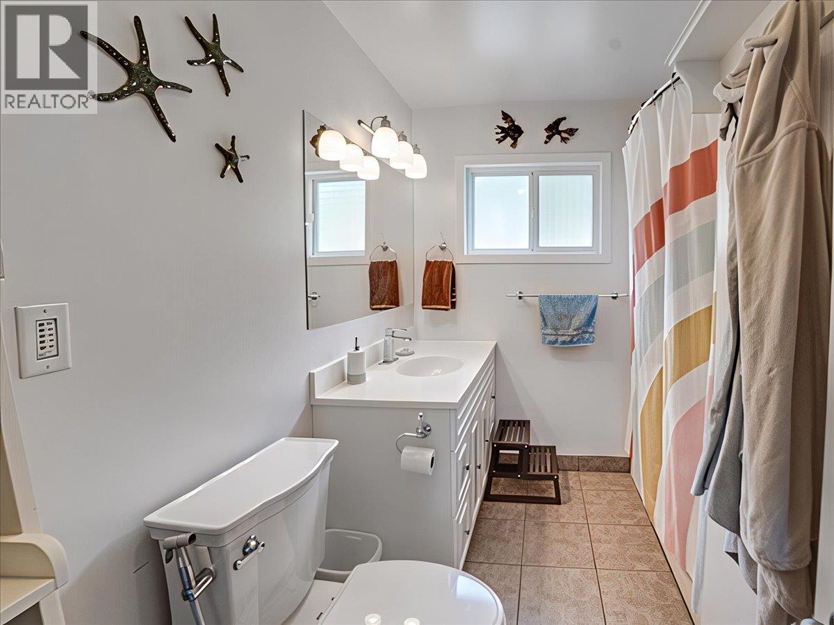 8392 Theatre Road, Trail, British Columbia  V1R 4W2 - Photo 18 - 10384808