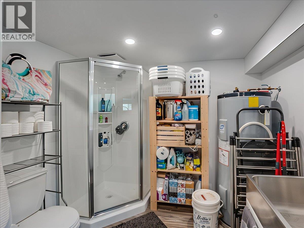 8392 Theatre Road, Trail, British Columbia  V1R 4W2 - Photo 37 - 10384808