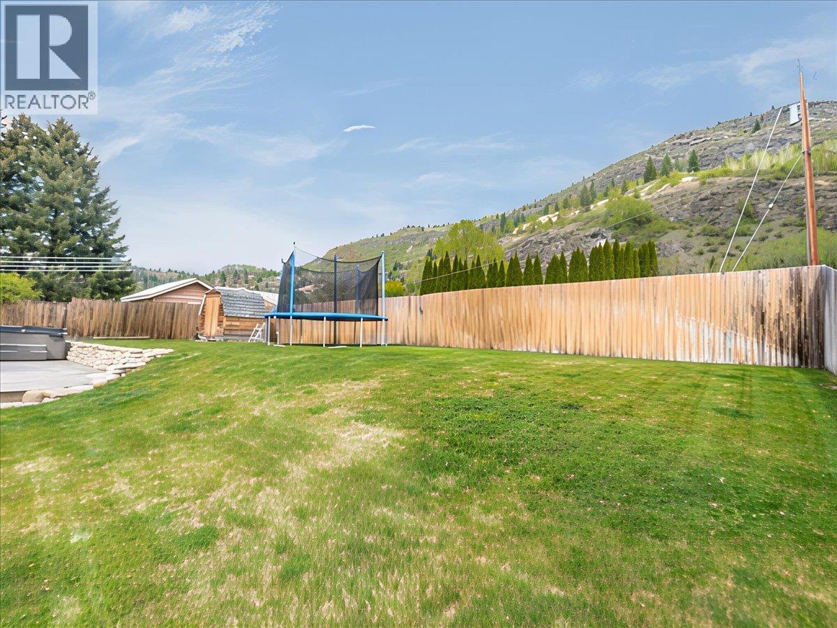 8392 Theatre Road, Trail, British Columbia  V1R 4W2 - Photo 49 - 10384808