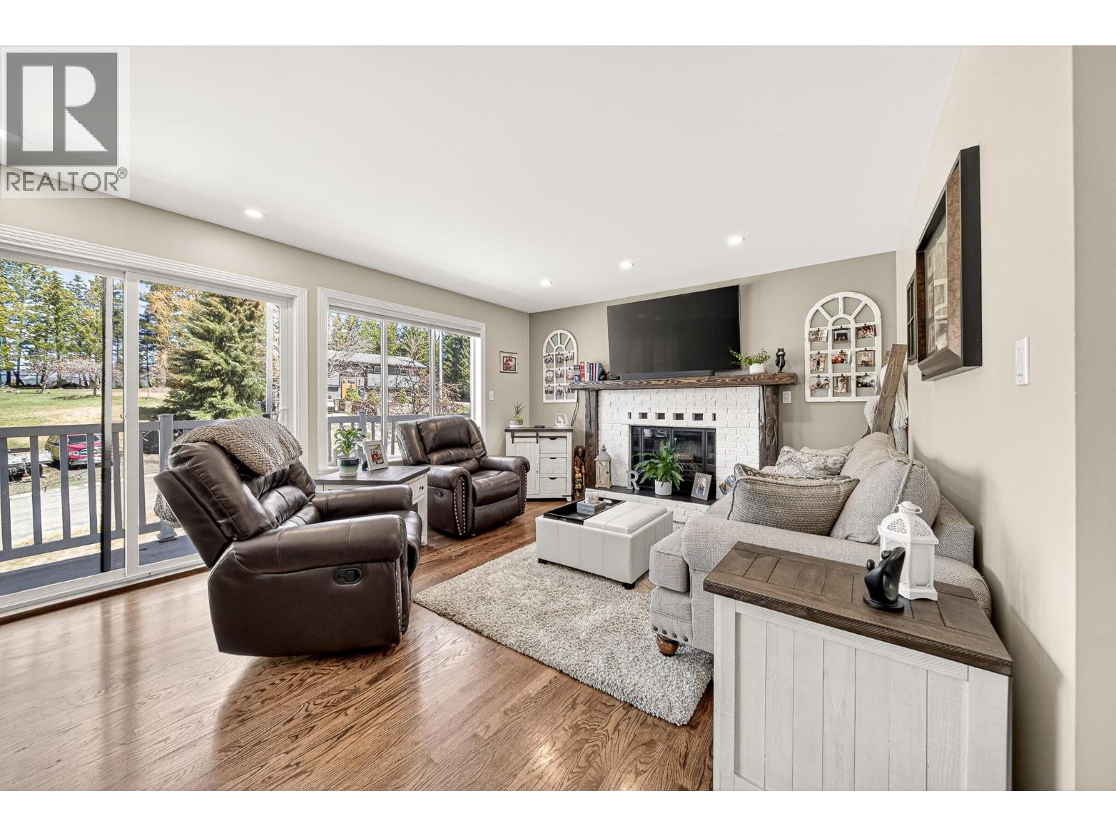 6 & 7 Clearwater Place, Elkford, British Columbia  V0B 1H0 - Photo 4 - 10384456