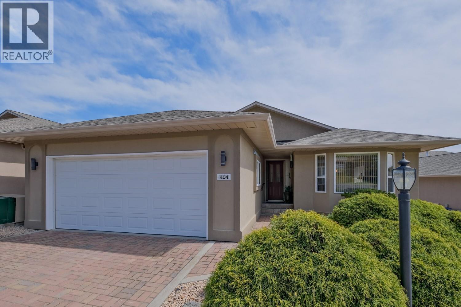 404 Ridge Court, Penticton, British Columbia  V2A 8N7 - Photo 2 - 10384960
