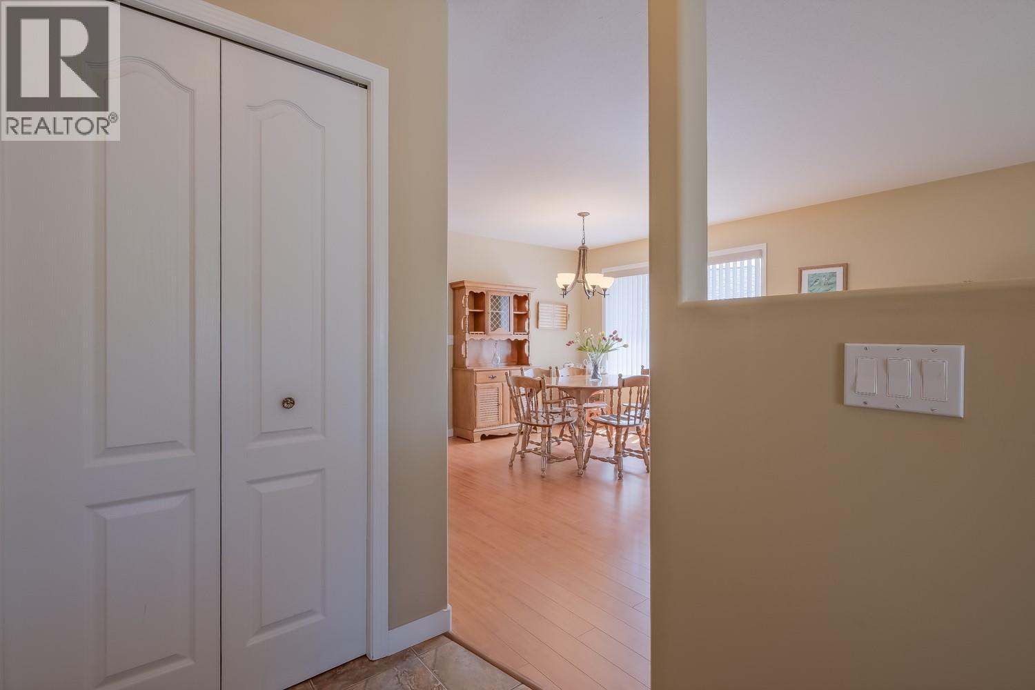 404 Ridge Court, Penticton, British Columbia  V2A 8N7 - Photo 4 - 10384960