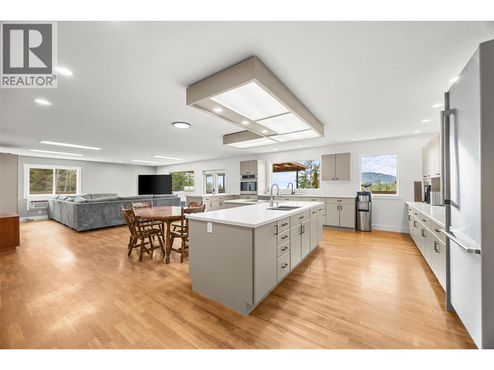 1618 Huckleberry Road, Kelowna, British Columbia  V1P 1M5 - Photo 3 - 10377162