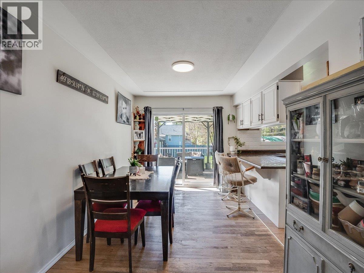 814 10th Street, Castlegar, British Columbia  V1N 2H8 - Photo 14 - 10384869