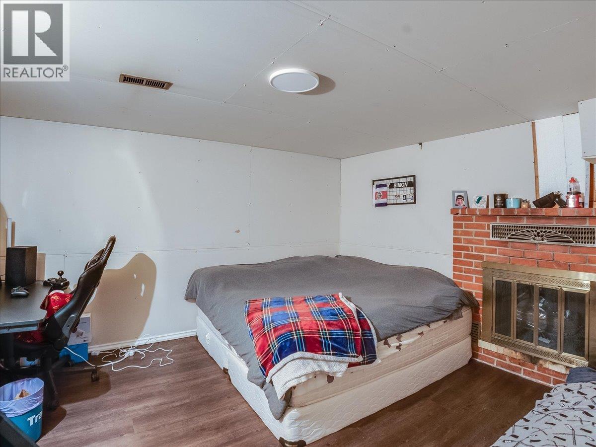 814 10th Street, Castlegar, British Columbia  V1N 2H8 - Photo 28 - 10384869