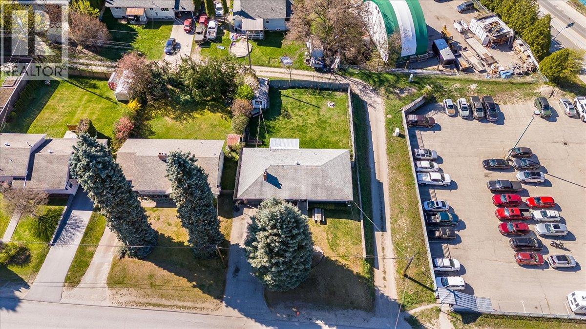 814 10th Street, Castlegar, British Columbia  V1N 2H8 - Photo 3 - 10384869