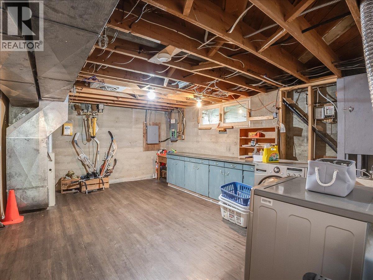 814 10th Street, Castlegar, British Columbia  V1N 2H8 - Photo 30 - 10384869
