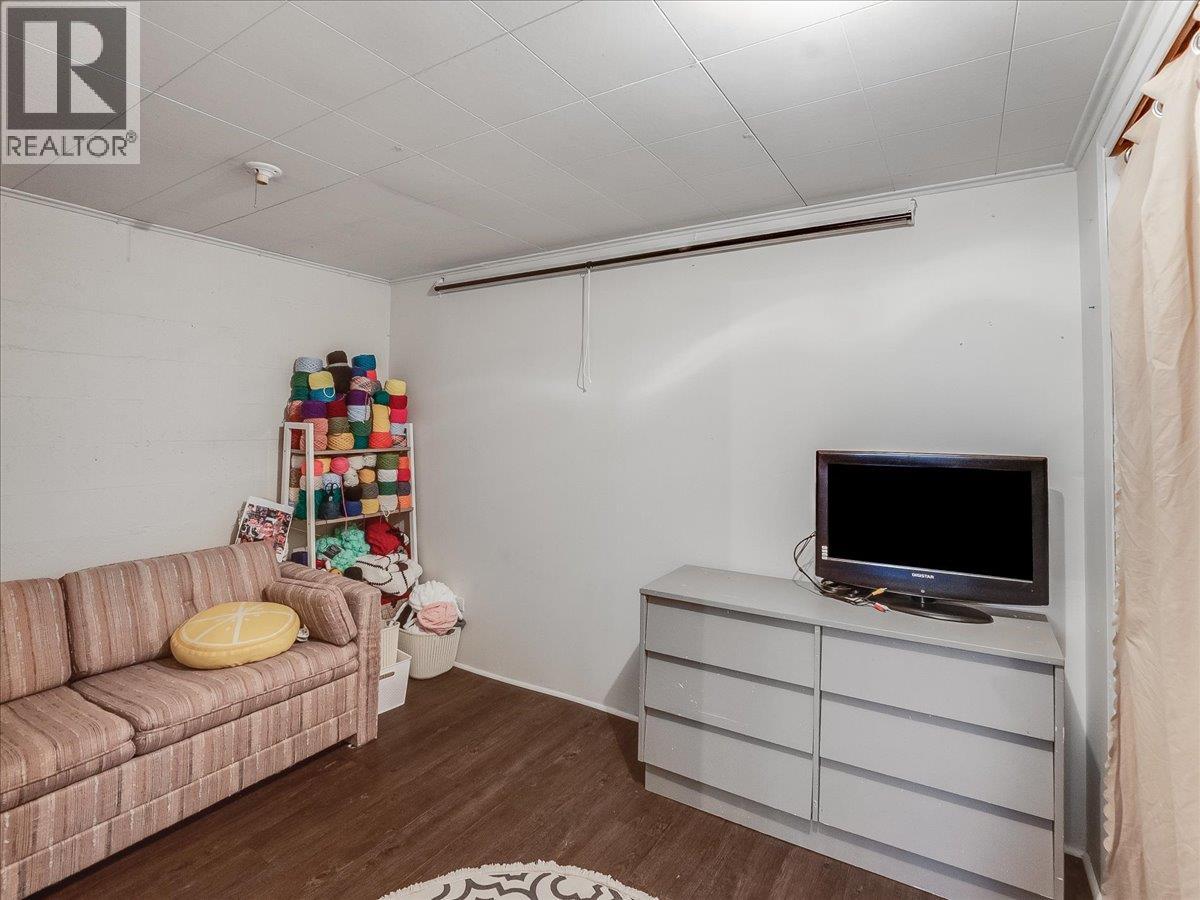 814 10th Street, Castlegar, British Columbia  V1N 2H8 - Photo 32 - 10384869