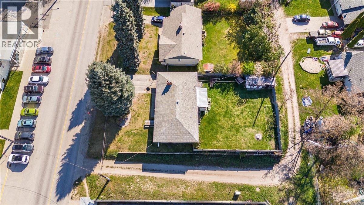 814 10th Street, Castlegar, British Columbia  V1N 2H8 - Photo 37 - 10384869