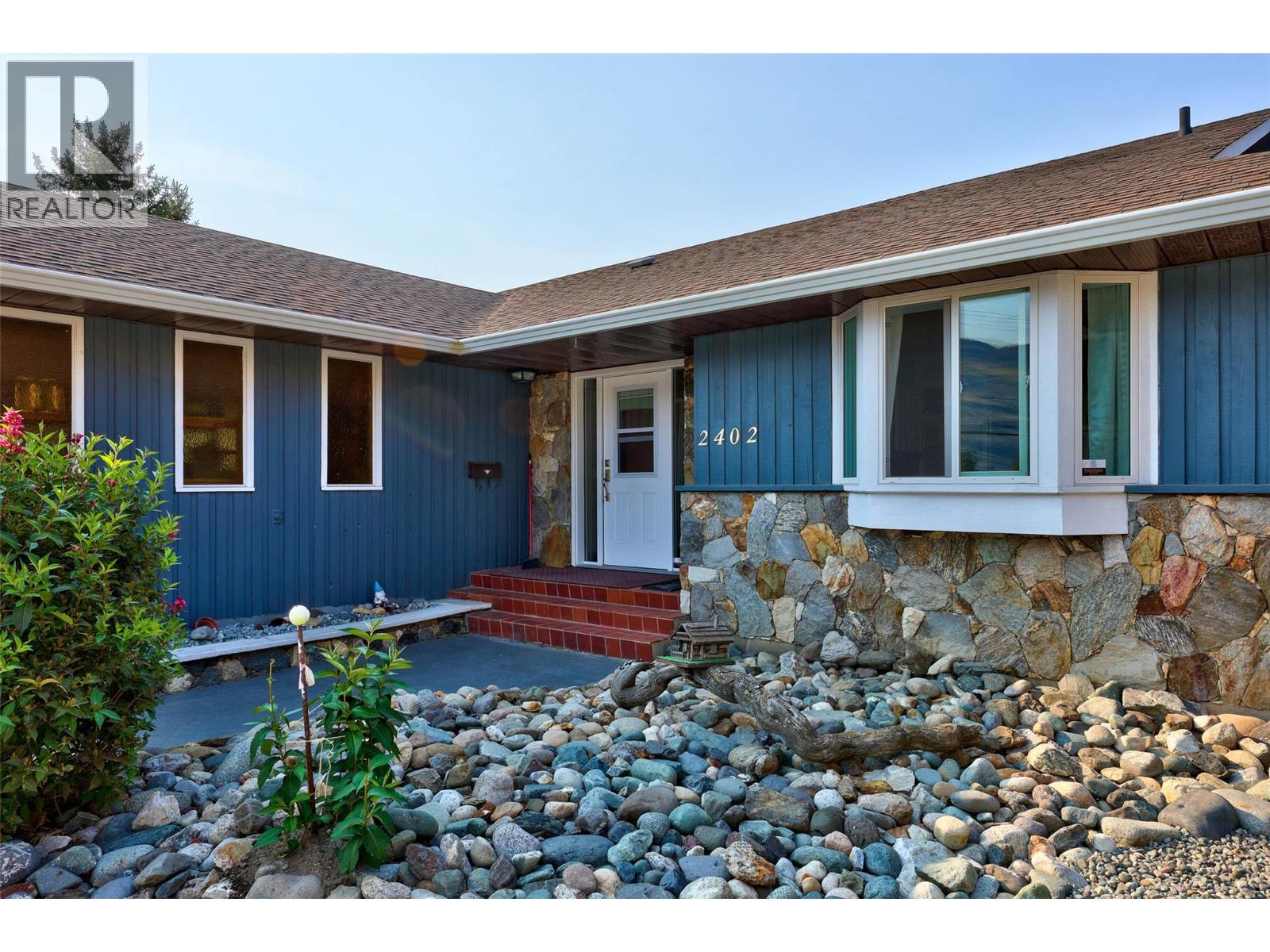 2402 Parkview Drive, Kamloops, British Columbia  V2B 7J1 - Photo 3 - 10384956