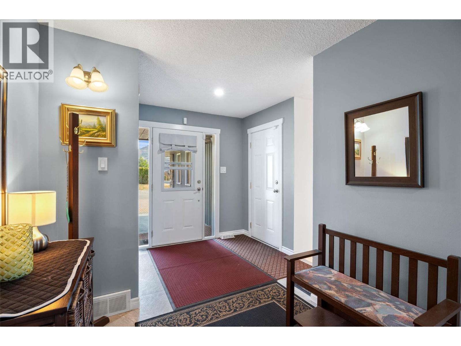 2402 Parkview Drive, Kamloops, British Columbia  V2B 7J1 - Photo 5 - 10384956