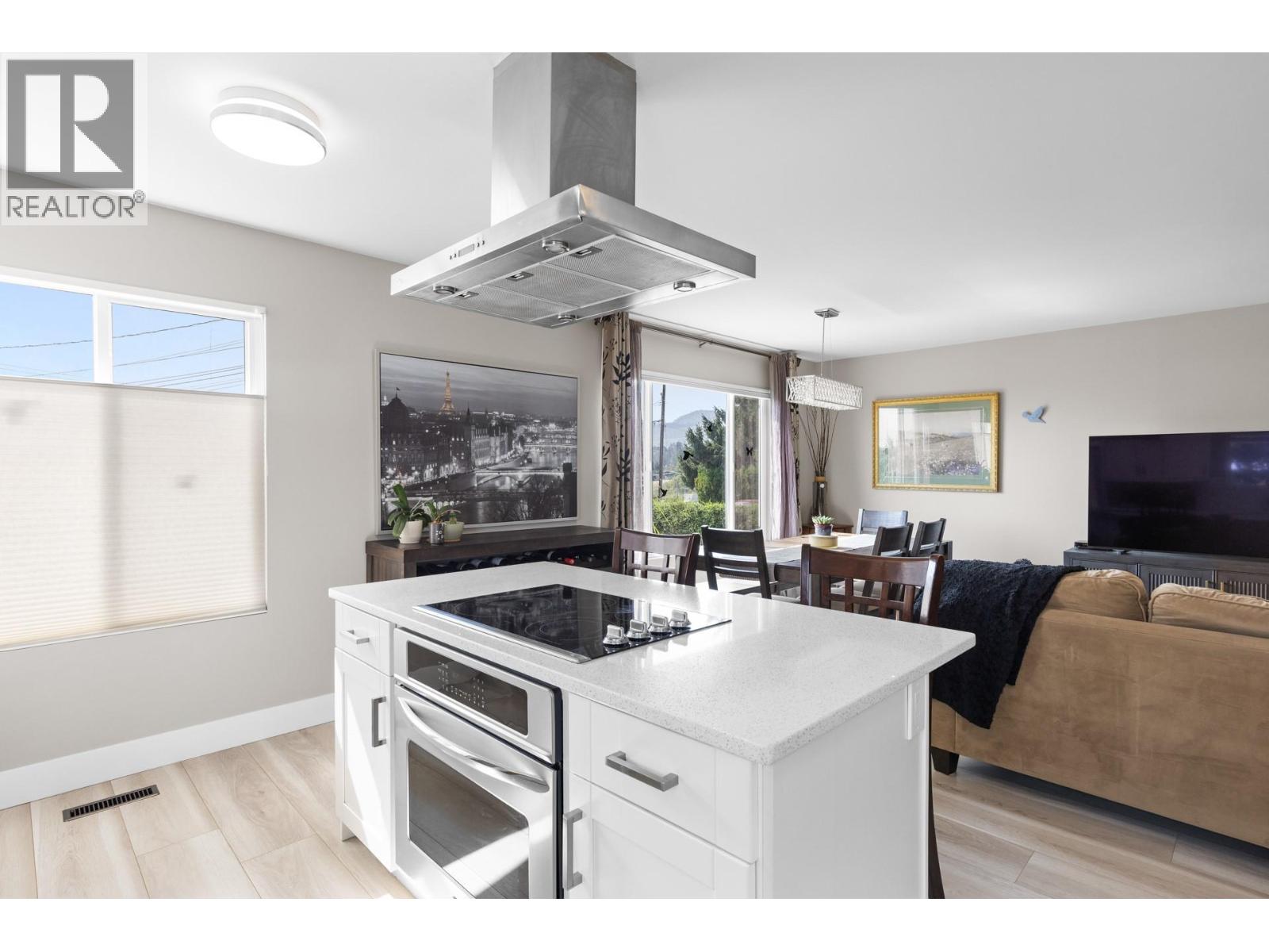 2440 Margaret Road, West Kelowna, British Columbia  V4T 1N6 - Photo 3 - 10384957
