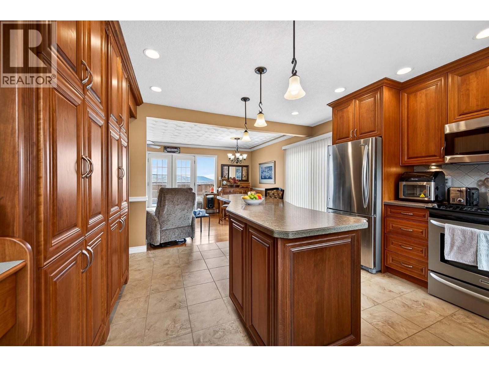 694 Lombard Street, Kamloops, British Columbia  V2C 5W6 - Photo 5 - 10384949
