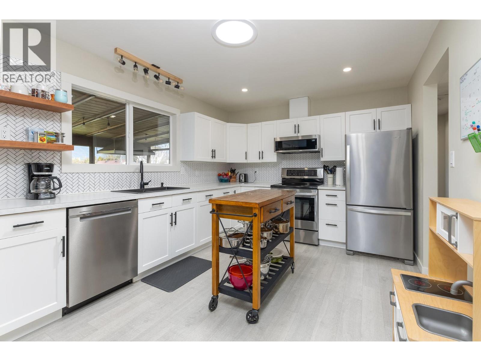 4751 71 Avenue Ne, Salmon Arm, British Columbia  V0E 1K0 - Photo 8 - 10384890