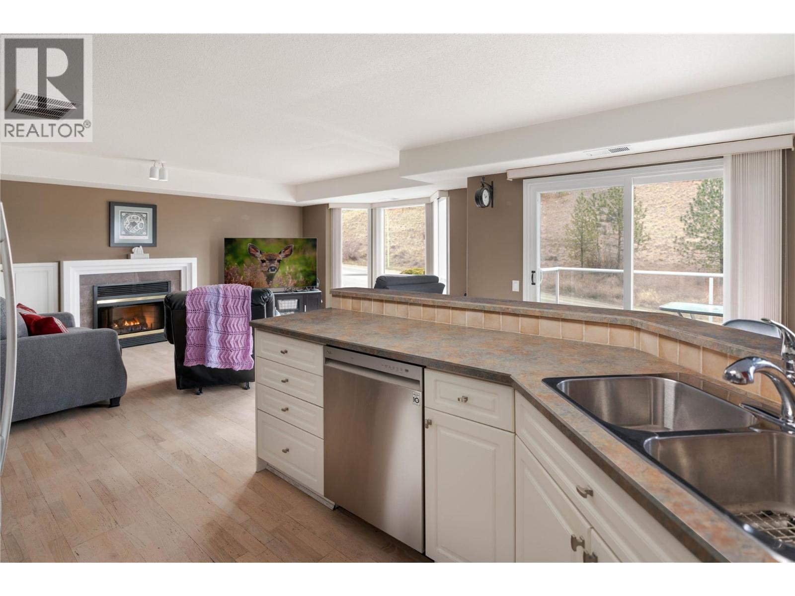 980 Dilworth Drive Unit# 115, Kelowna, British Columbia  V1V 1S6 - Photo 2 - 10384631