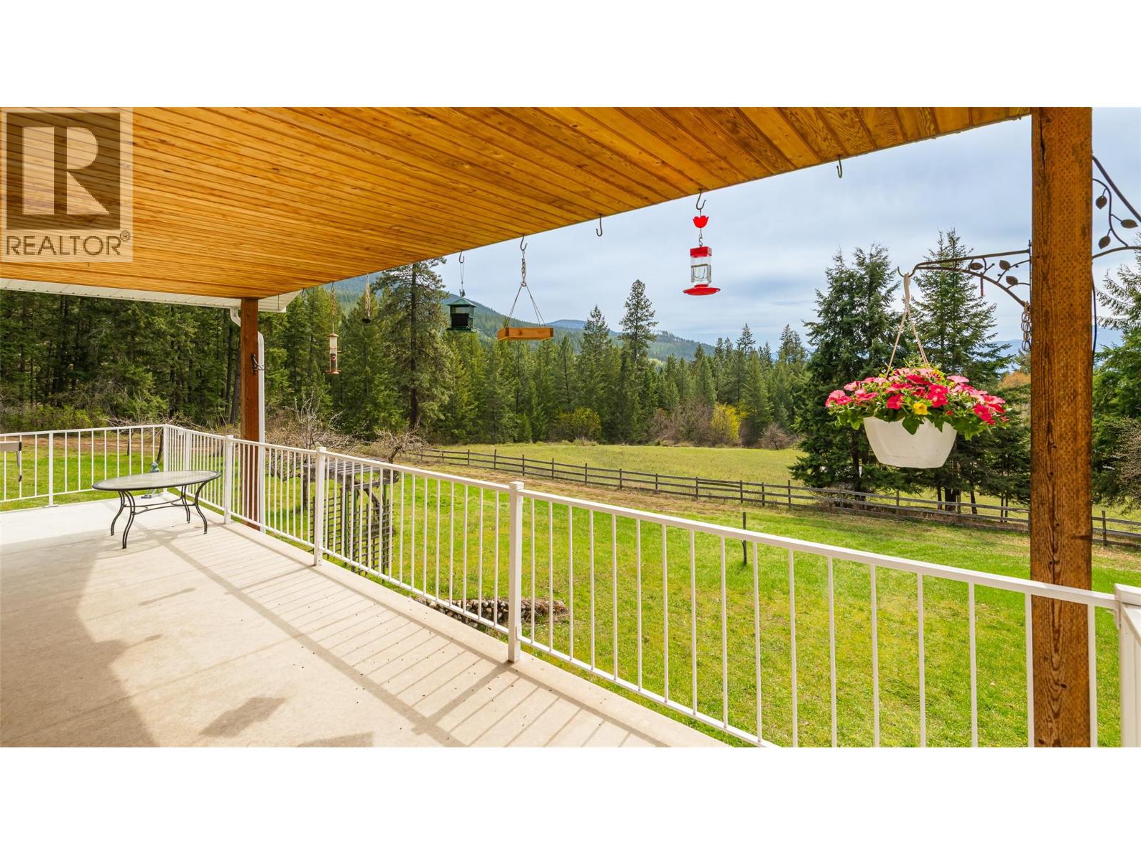 5660 Cory Road, Wynndel, British Columbia  V0B 2N1 - Photo 2 - 10384573