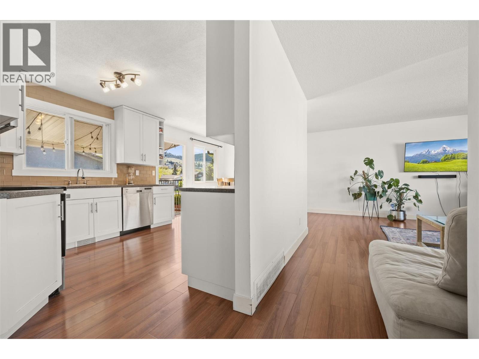 563 Hemlock Road, Kelowna, British Columbia  V1X 4W8 - Photo 8 - 10384558