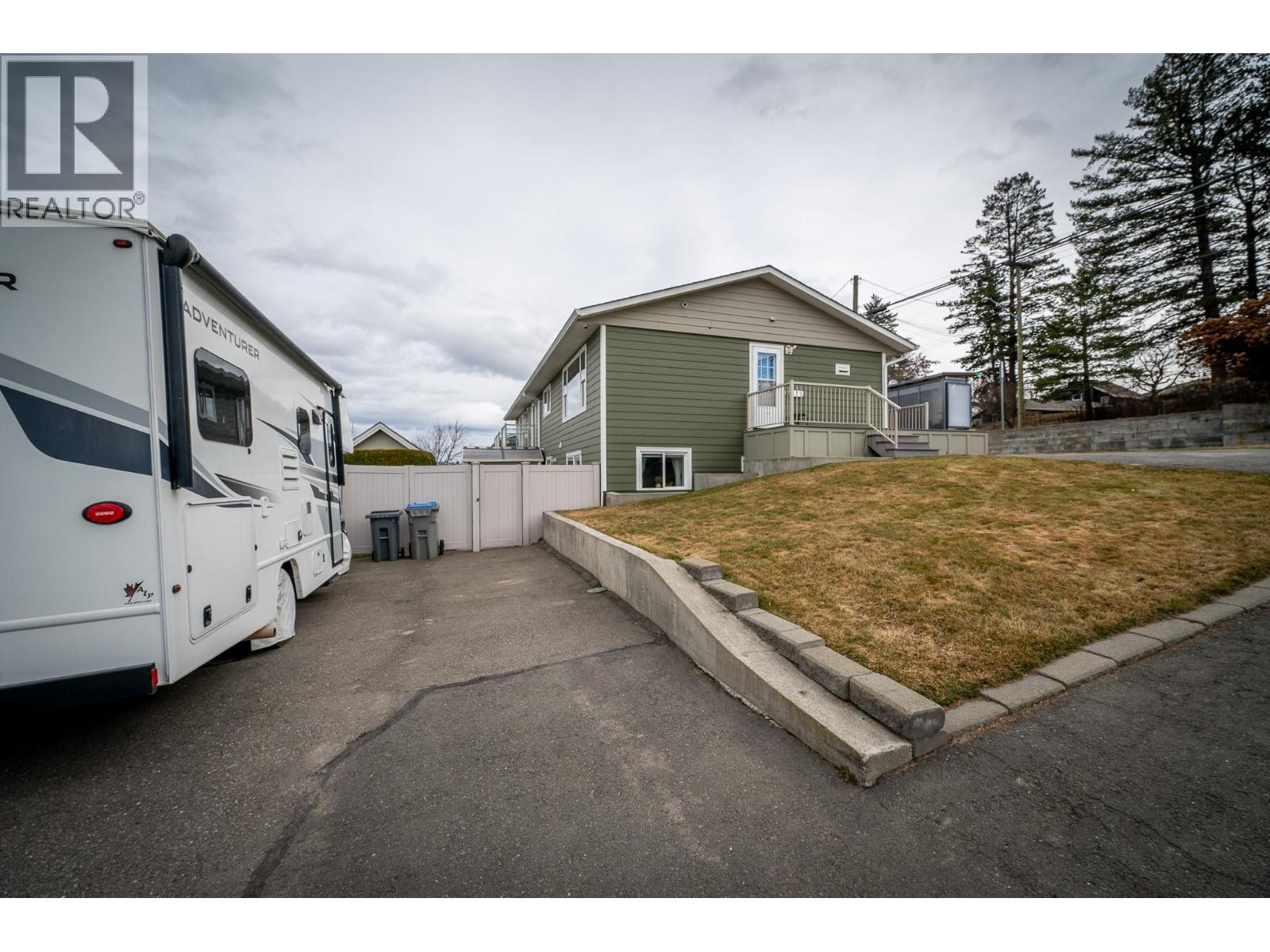 696 Lombard Street, Kamloops, British Columbia  V2C 6W5 - Photo 3 - 10384952