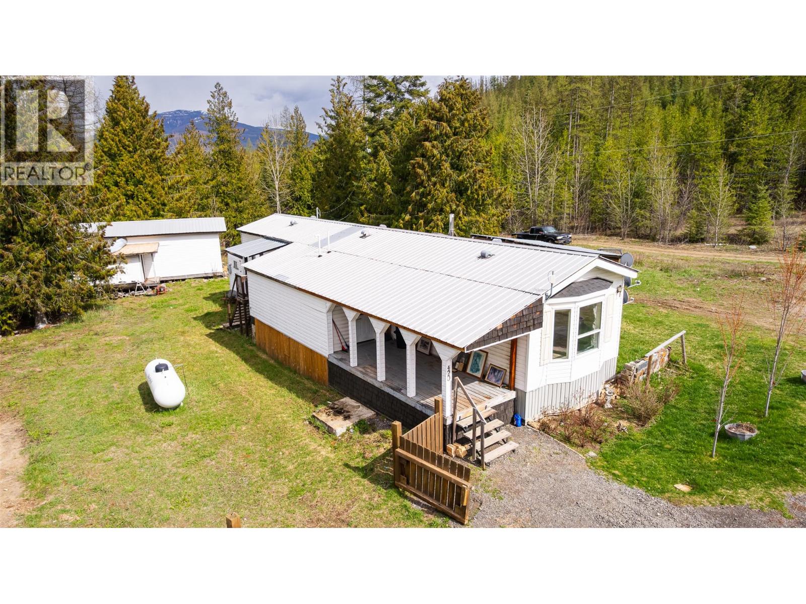 420 Macleod Street, Kitchener, British Columbia  V0B 1W1 - Photo 2 - 10384921