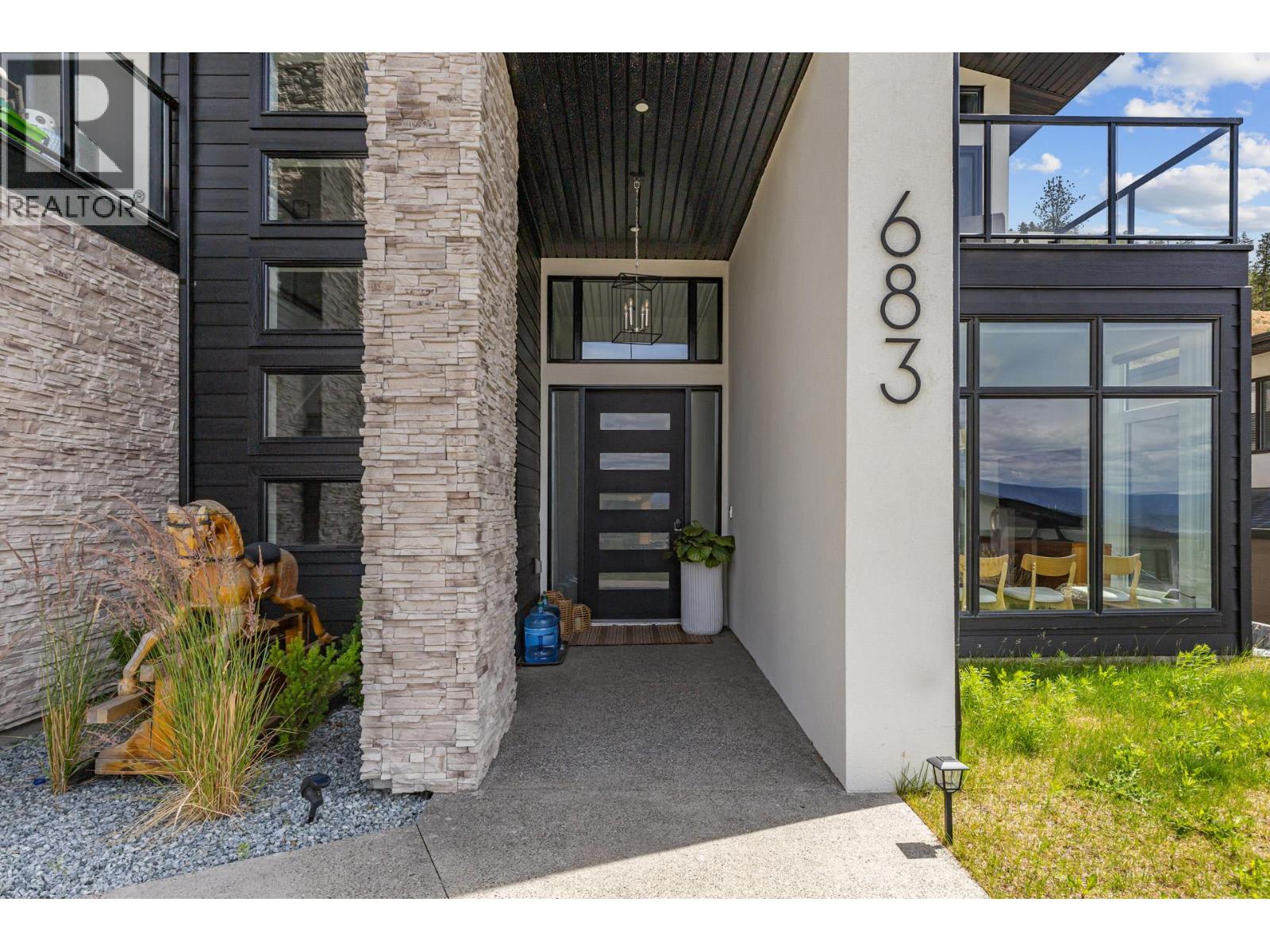 683 Deans Drive, Kelowna, British Columbia  V1P 1A1 - Photo 3 - 10381540