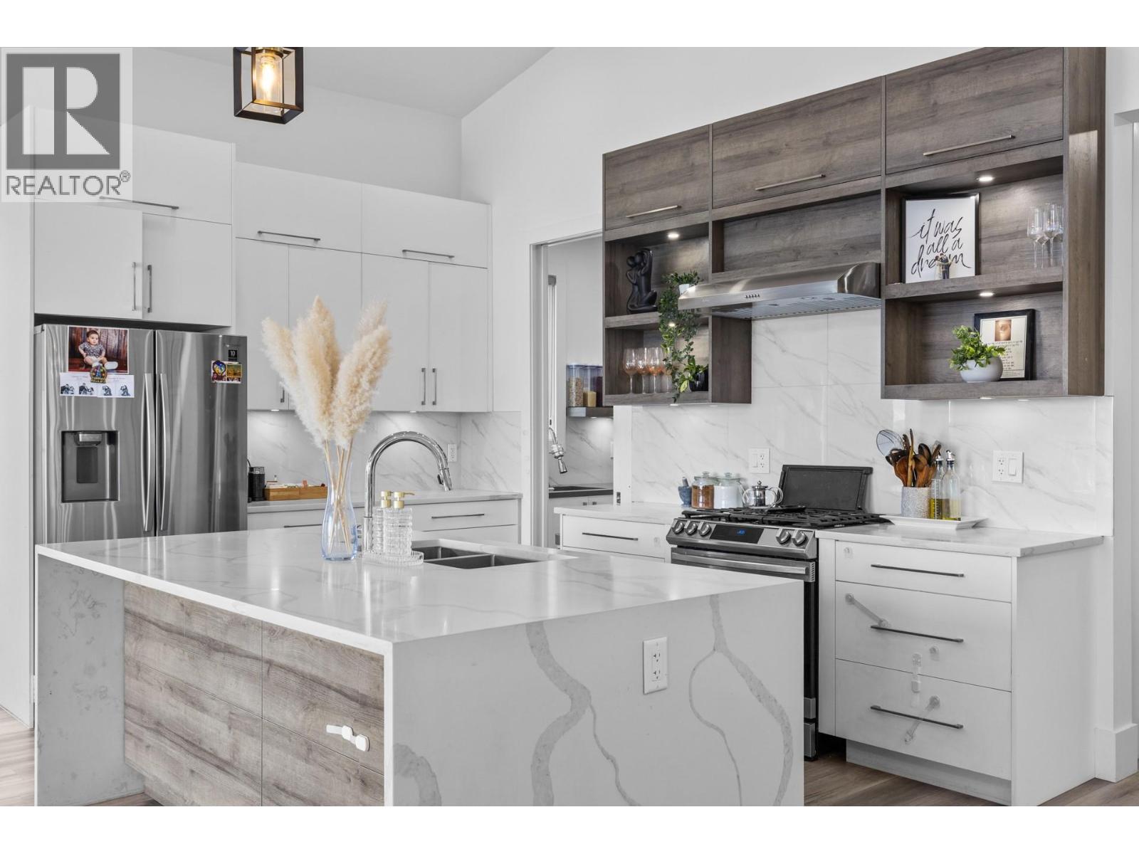 683 Deans Drive, Kelowna, British Columbia  V1P 1A1 - Photo 6 - 10381540