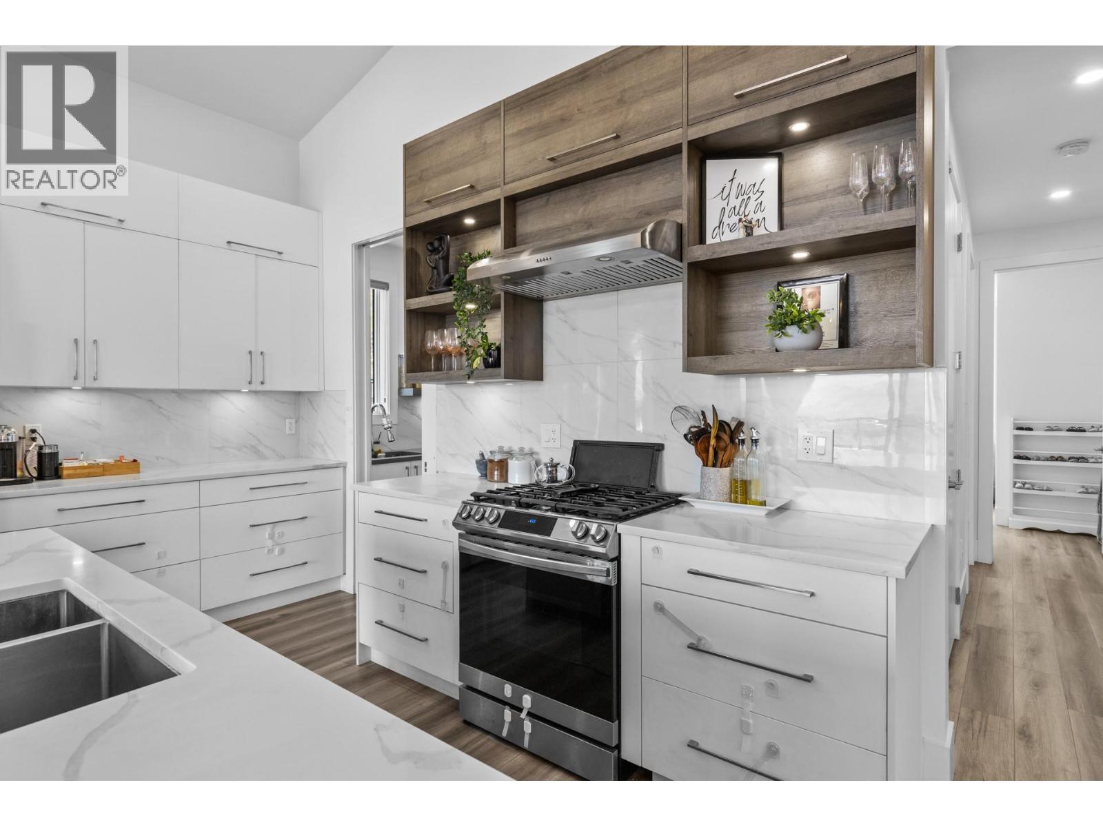 683 Deans Drive, Kelowna, British Columbia  V1P 1A1 - Photo 8 - 10381540