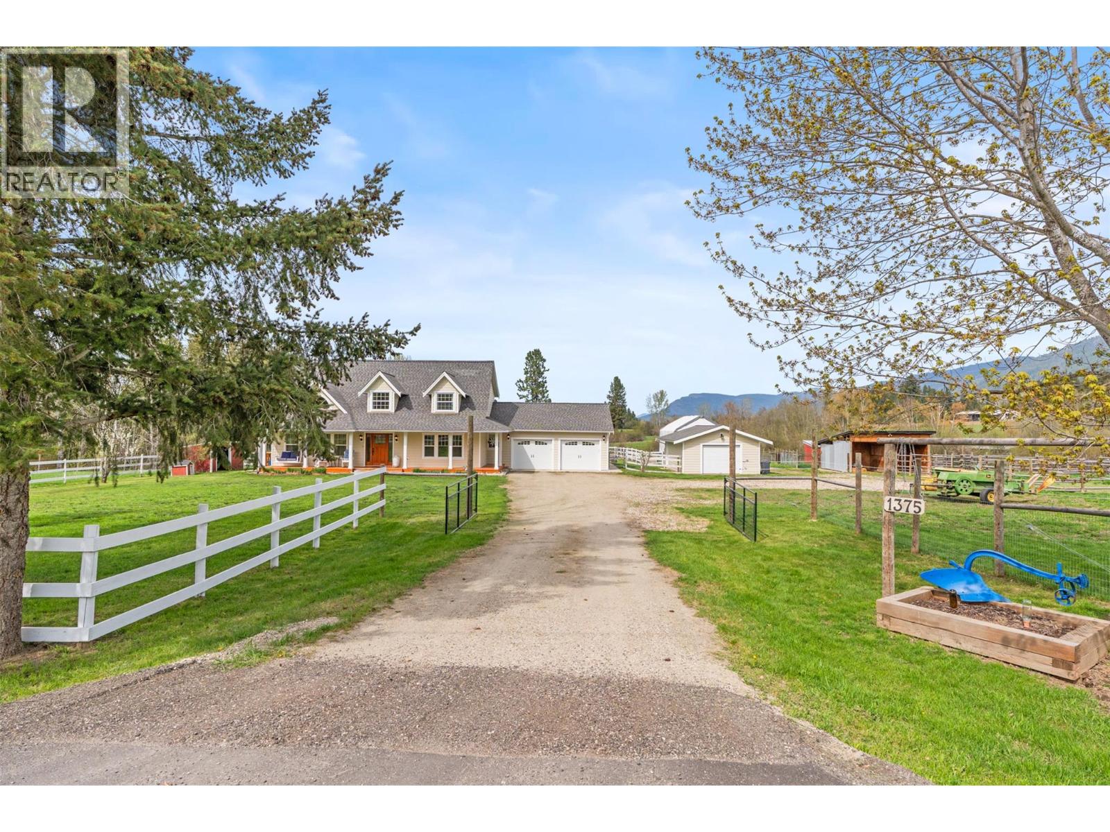 1375 Mountain View Road, Spallumcheen, British Columbia  V4Y 0S4 - Photo 2 - 10384941
