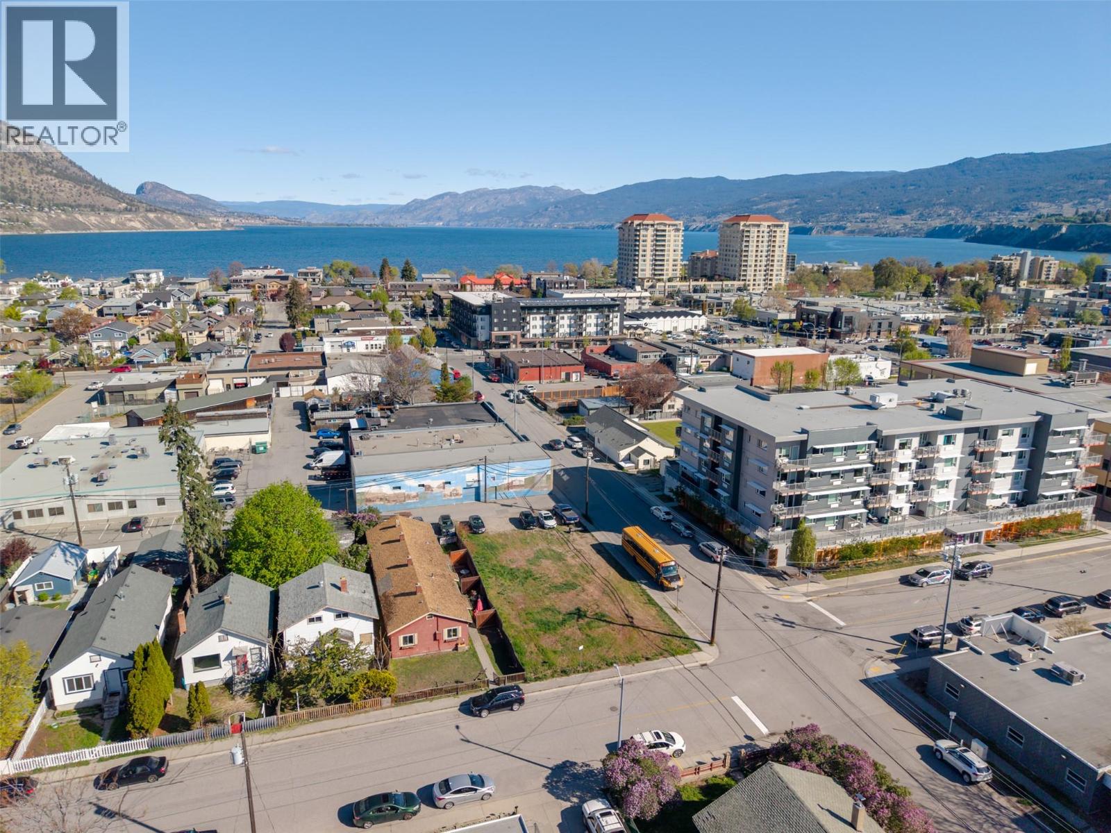 303 Nanaimo Avenue W, Penticton, British Columbia  V2A 1N8 - Photo 2 - 10385007