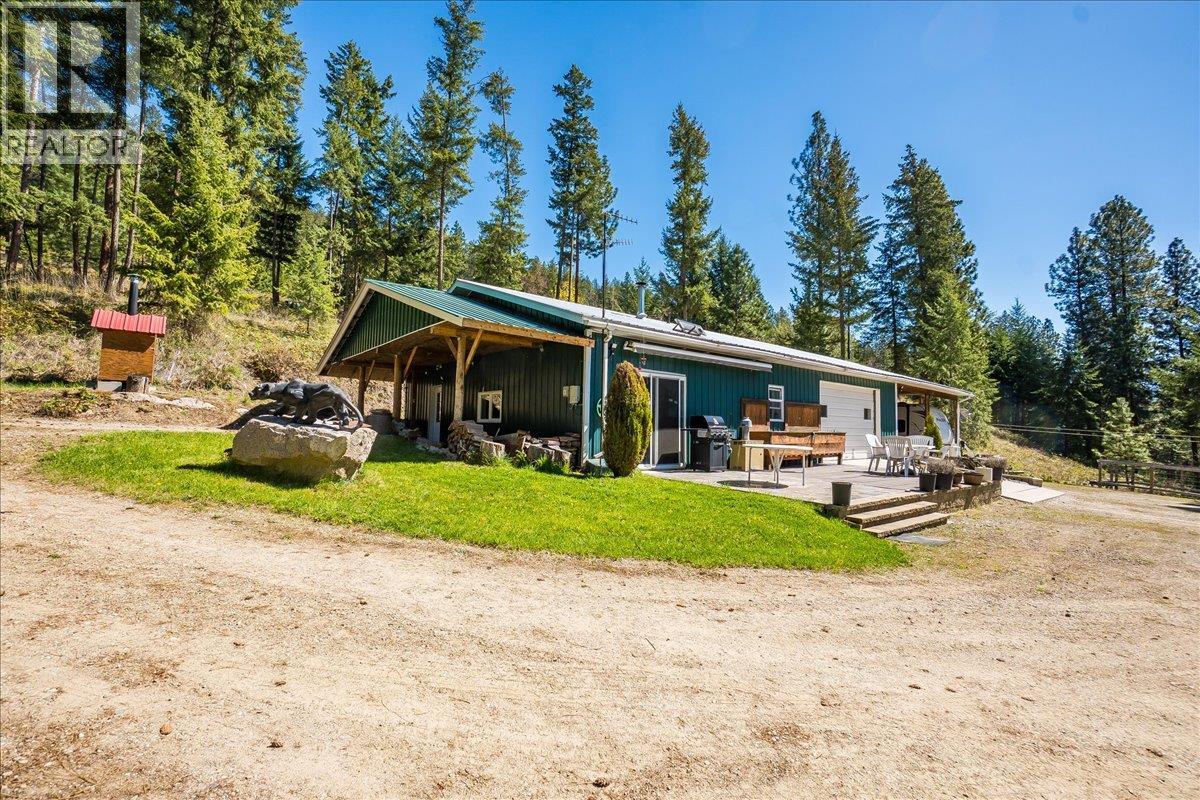 7465 Broadwater Road, Castlegar, British Columbia  V1N 4V8 - Photo 1 - 10384692