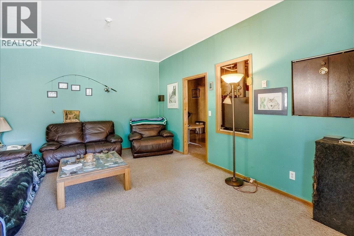 7465 Broadwater Road, Castlegar, British Columbia  V1N 4V8 - Photo 19 - 10384692