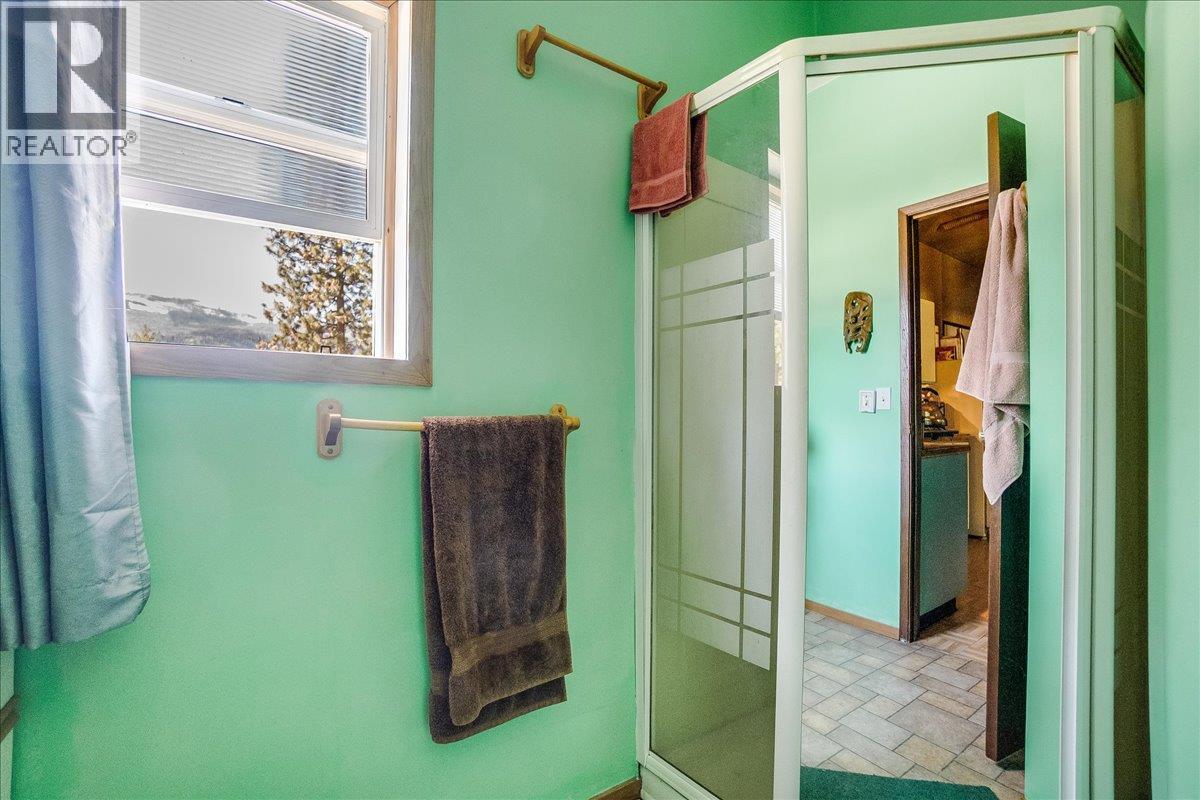 7465 Broadwater Road, Castlegar, British Columbia  V1N 4V8 - Photo 23 - 10384692