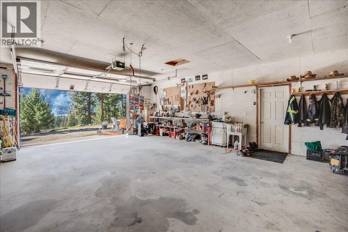 7465 Broadwater Road, Castlegar, British Columbia  V1N 4V8 - Photo 30 - 10384692