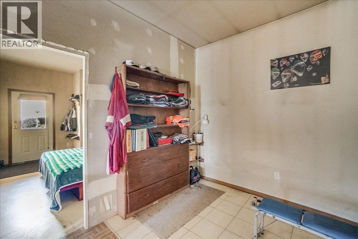 7465 Broadwater Road, Castlegar, British Columbia  V1N 4V8 - Photo 39 - 10384692