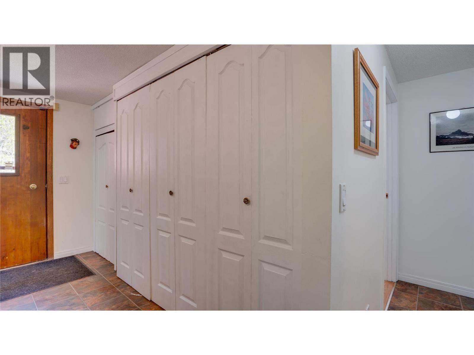 5677 Brentwood Road, Vernon, British Columbia  V1B 3K1 - Photo 10 - 10384654