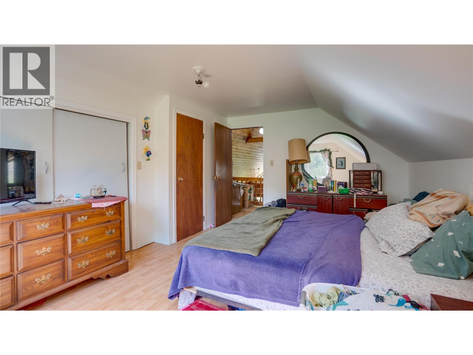 5677 Brentwood Road, Vernon, British Columbia  V1B 3K1 - Photo 14 - 10384654