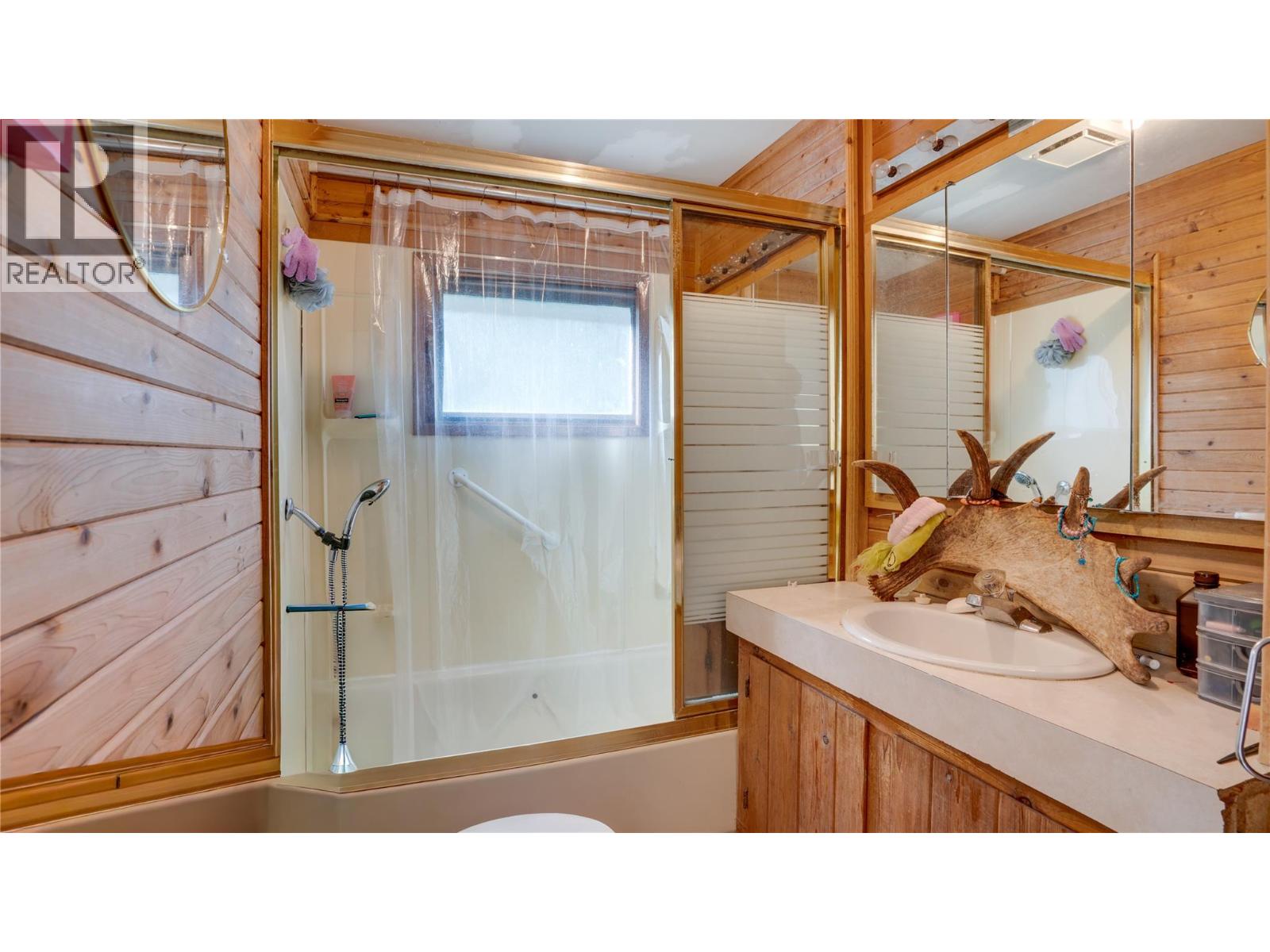 5677 Brentwood Road, Vernon, British Columbia  V1B 3K1 - Photo 18 - 10384654