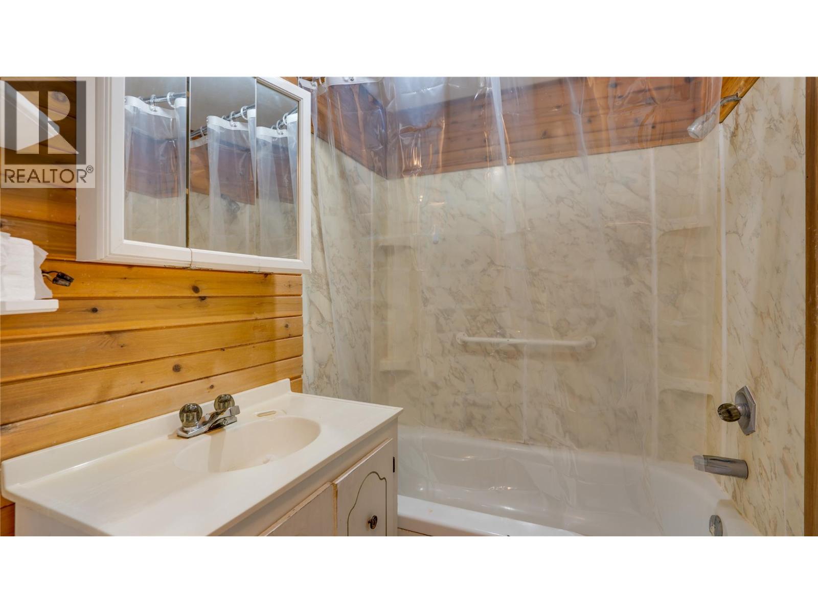 5677 Brentwood Road, Vernon, British Columbia  V1B 3K1 - Photo 25 - 10384654