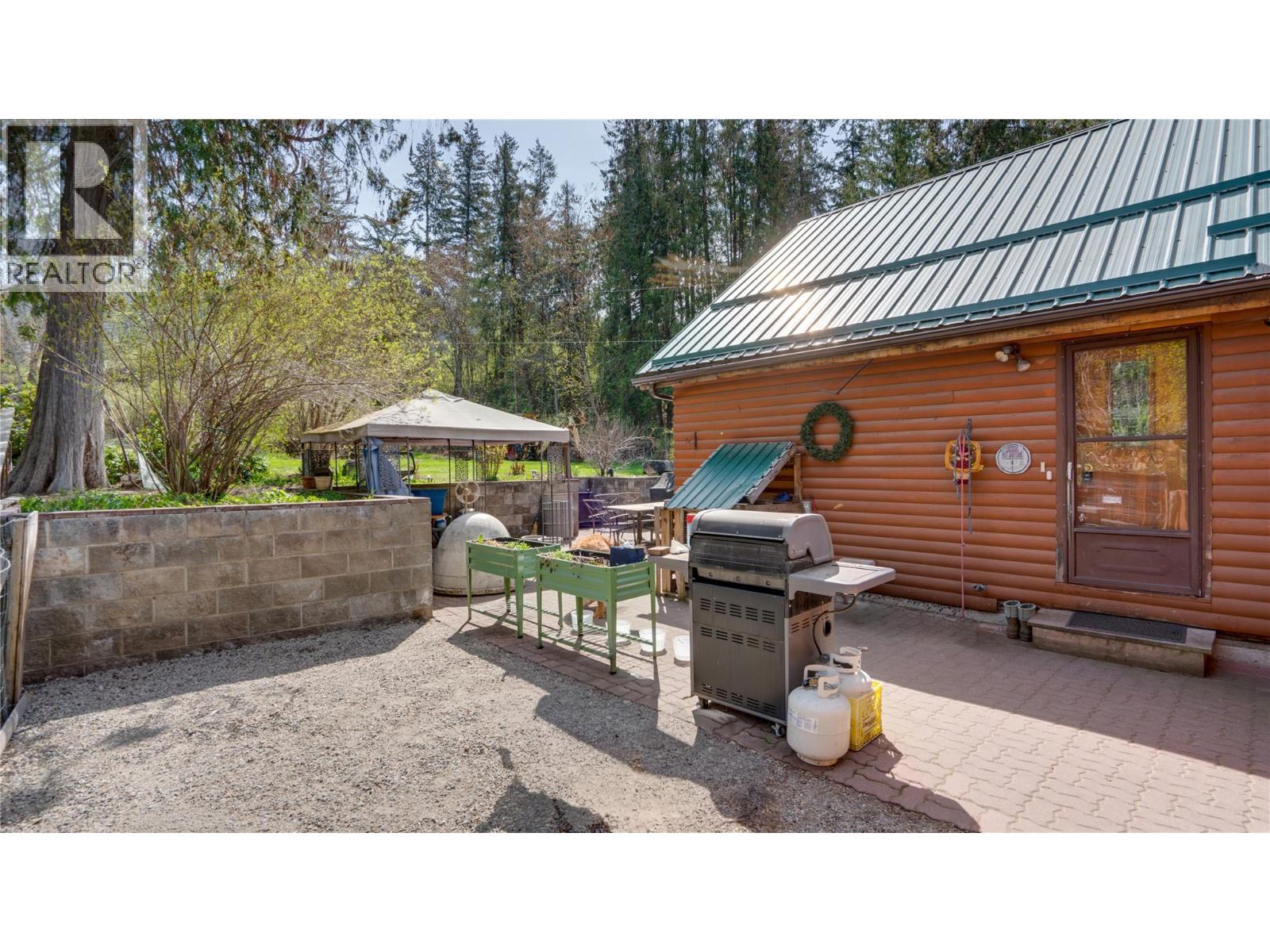 5677 Brentwood Road, Vernon, British Columbia  V1B 3K1 - Photo 31 - 10384654