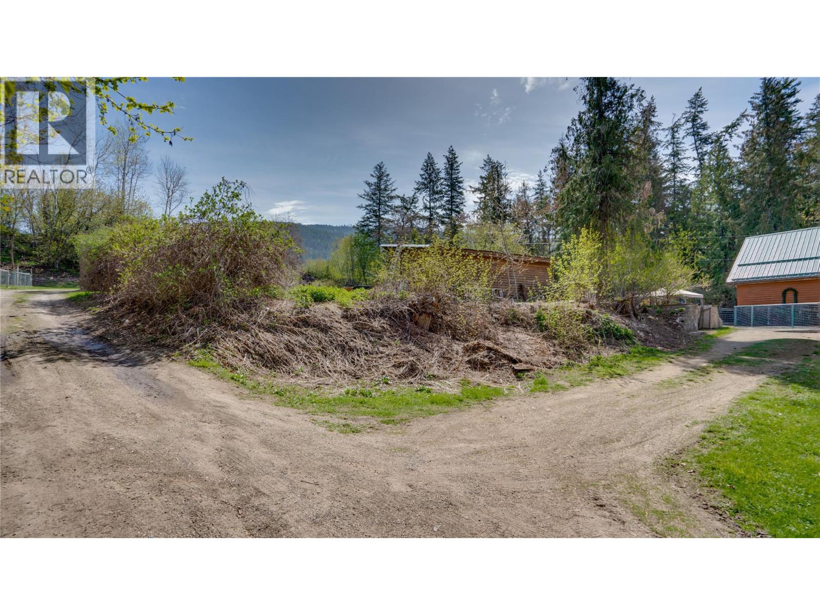 5677 Brentwood Road, Vernon, British Columbia  V1B 3K1 - Photo 36 - 10384654