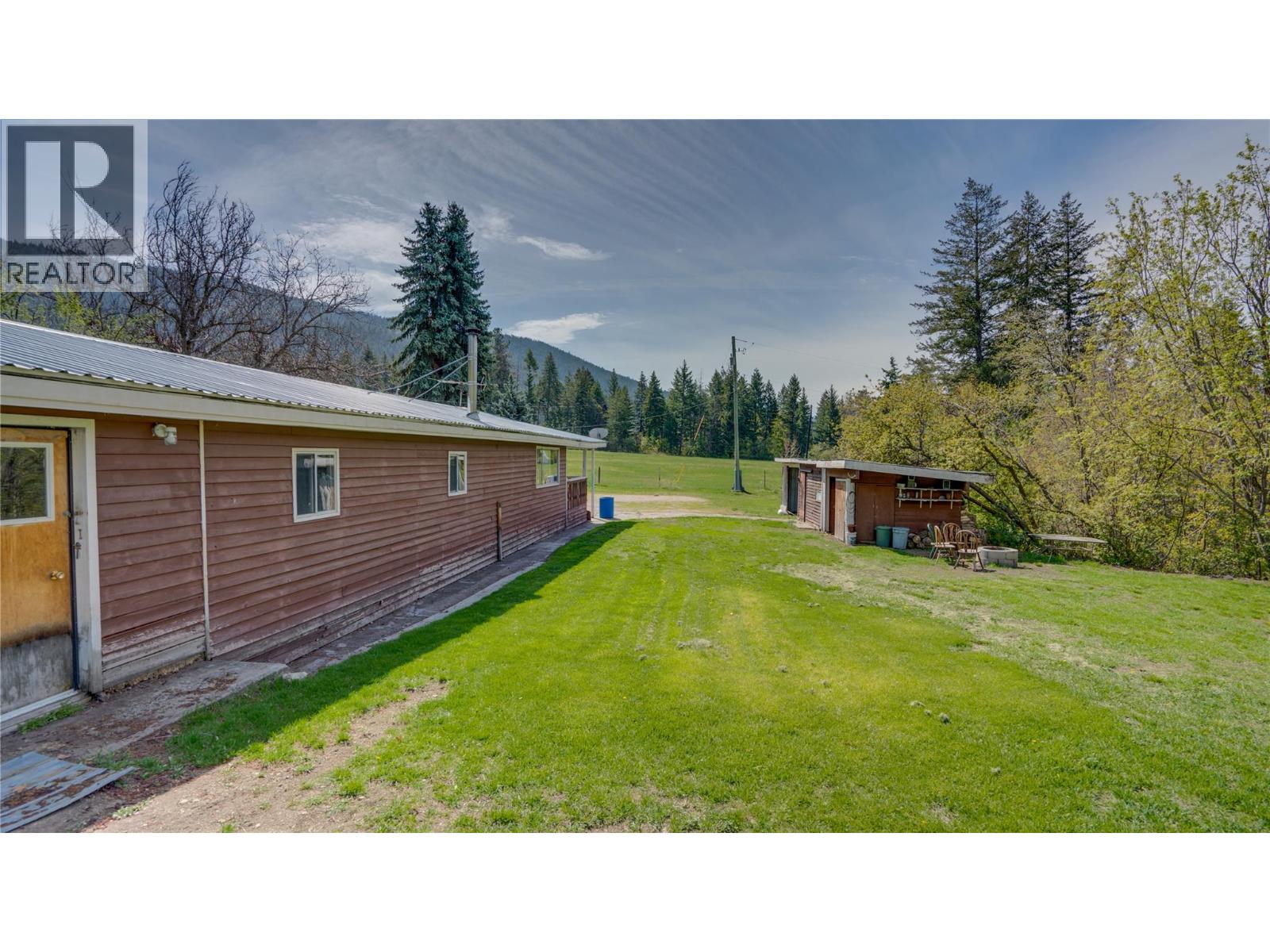 5677 Brentwood Road, Vernon, British Columbia  V1B 3K1 - Photo 41 - 10384654