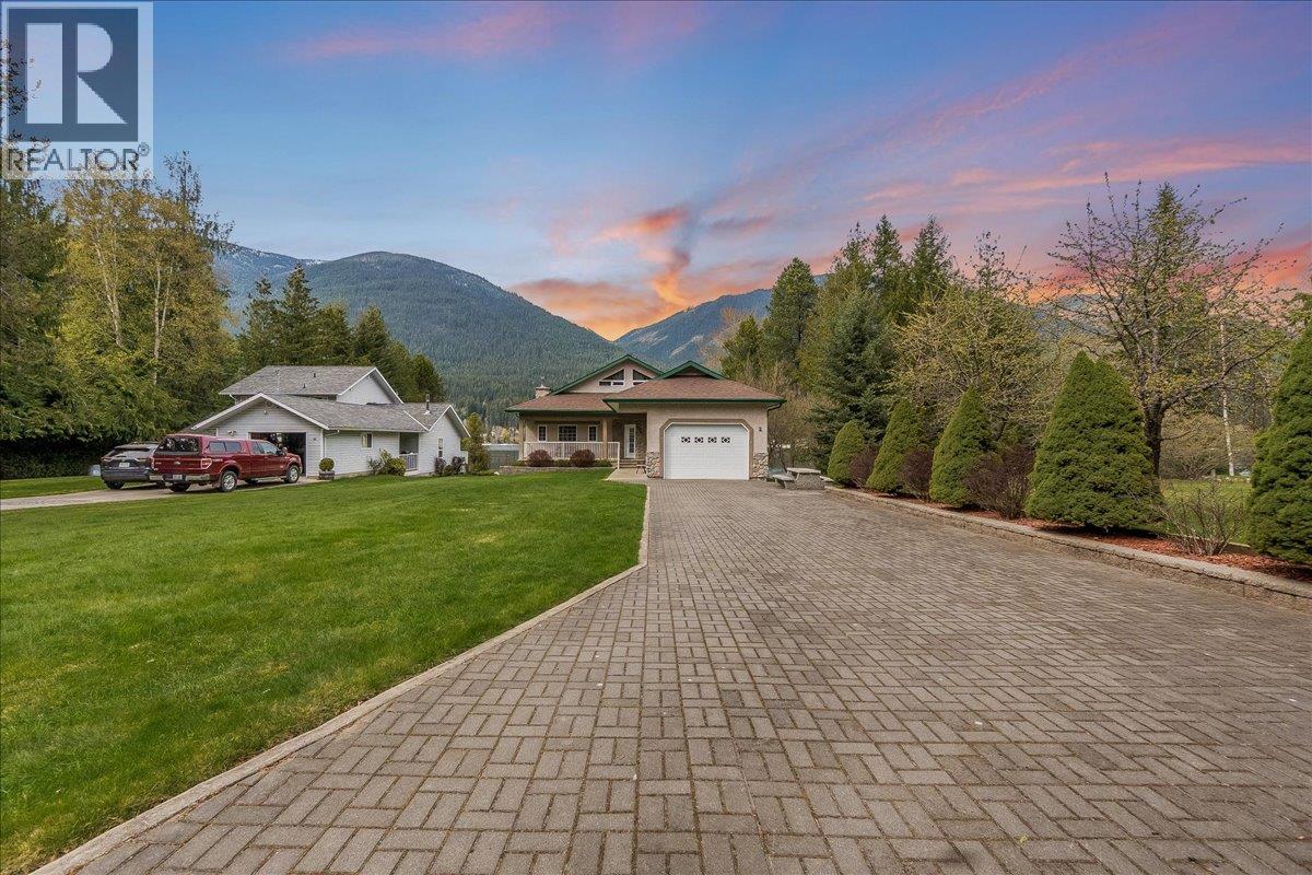 664 Ainslie Road, harrop, British Columbia