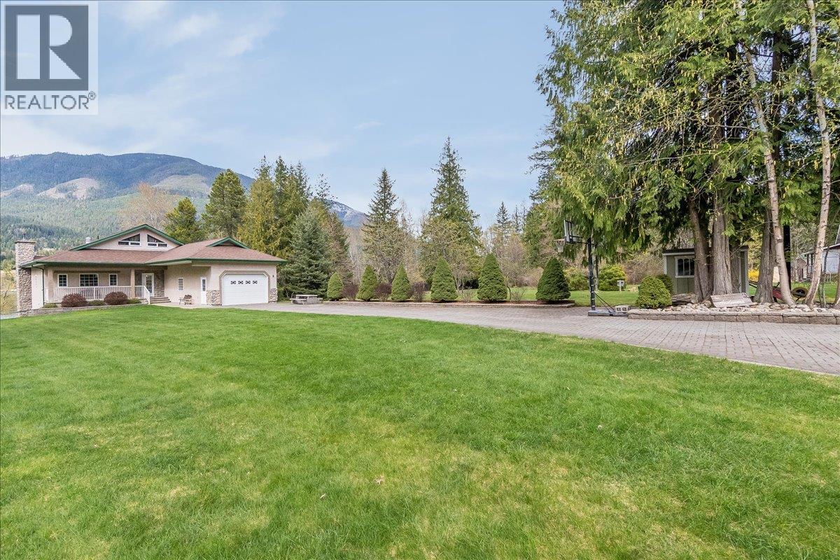 664 Ainslie Road, Harrop, British Columbia  V1L 6P6 - Photo 9 - 10384831