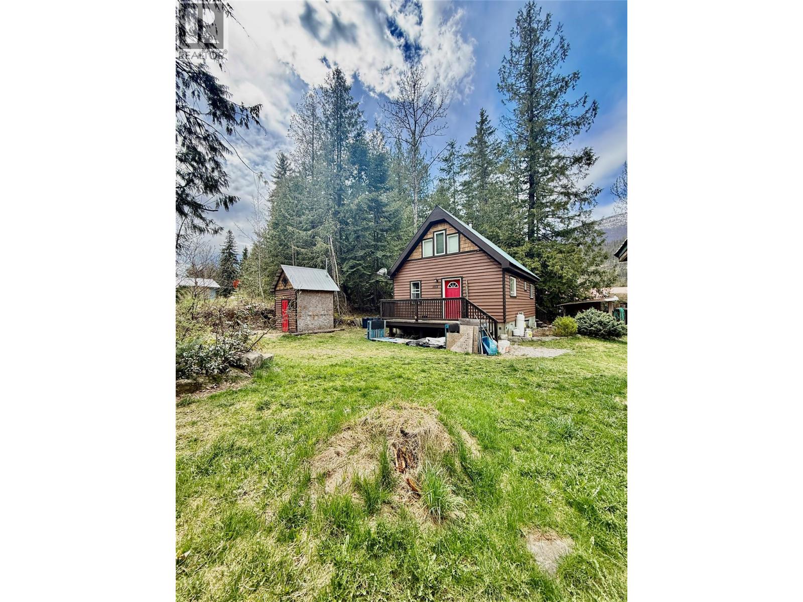 1017 Hume Street, slocan, British Columbia