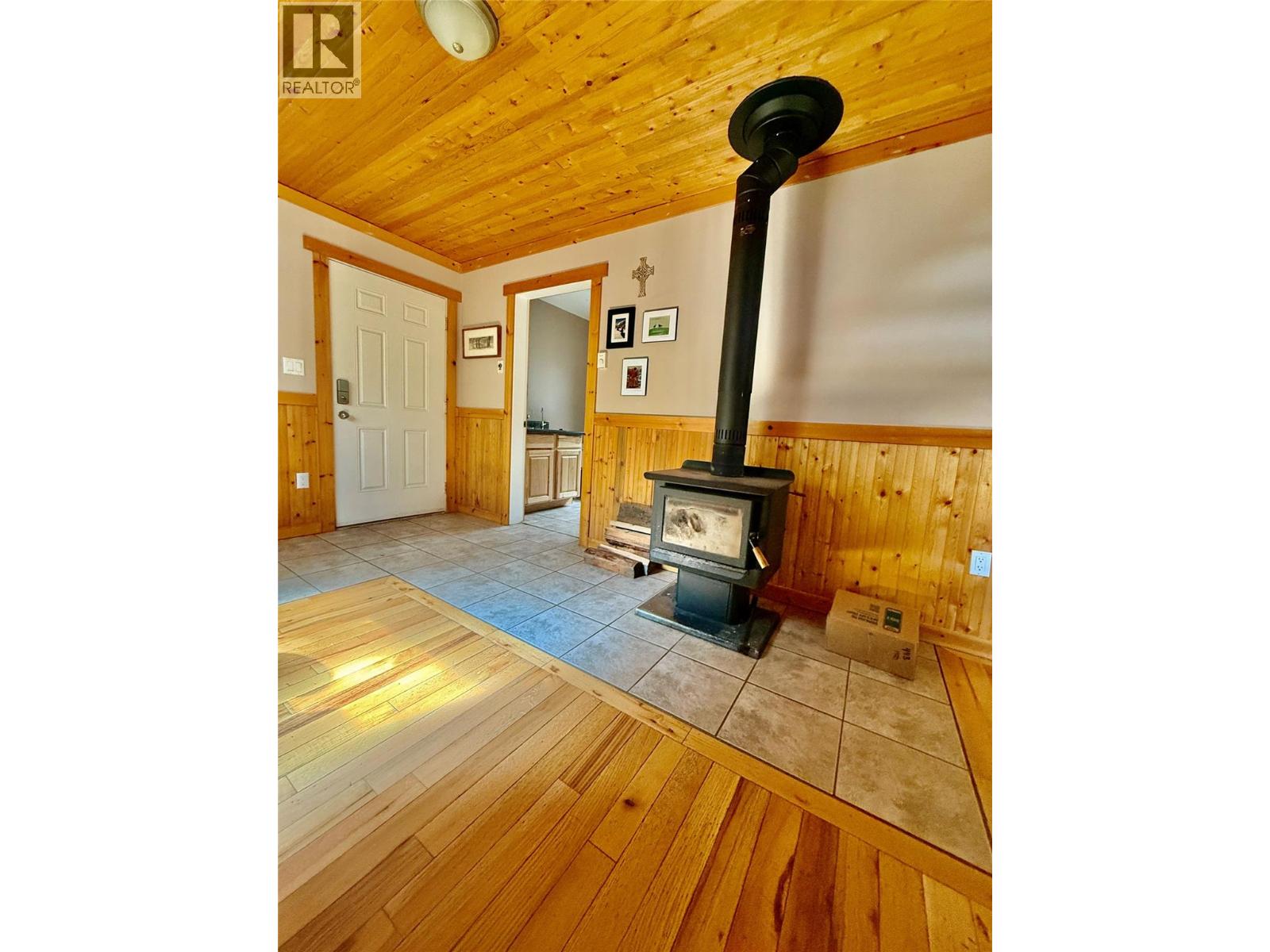 1017 Hume Street, Slocan, British Columbia  V0G 2C0 - Photo 8 - 10384776