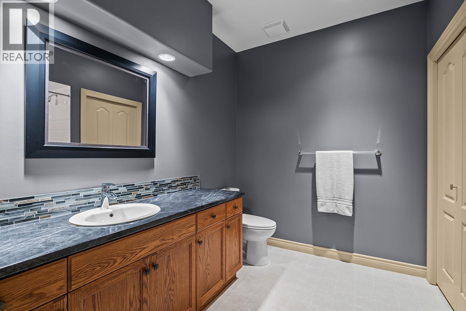 2302 Country Club Drive, Kelowna, British Columbia  V1V 2M6 - Photo 26 - 10383758