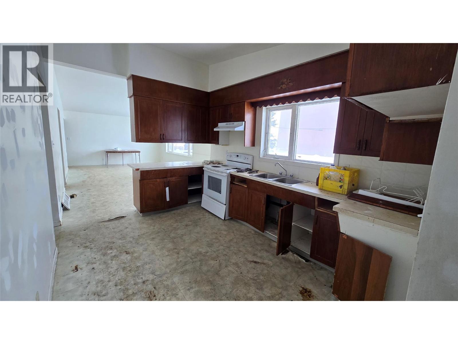 11617 9 Street, Dawson Creek, British Columbia  V1G 3S8 - Photo 2 - 10385044