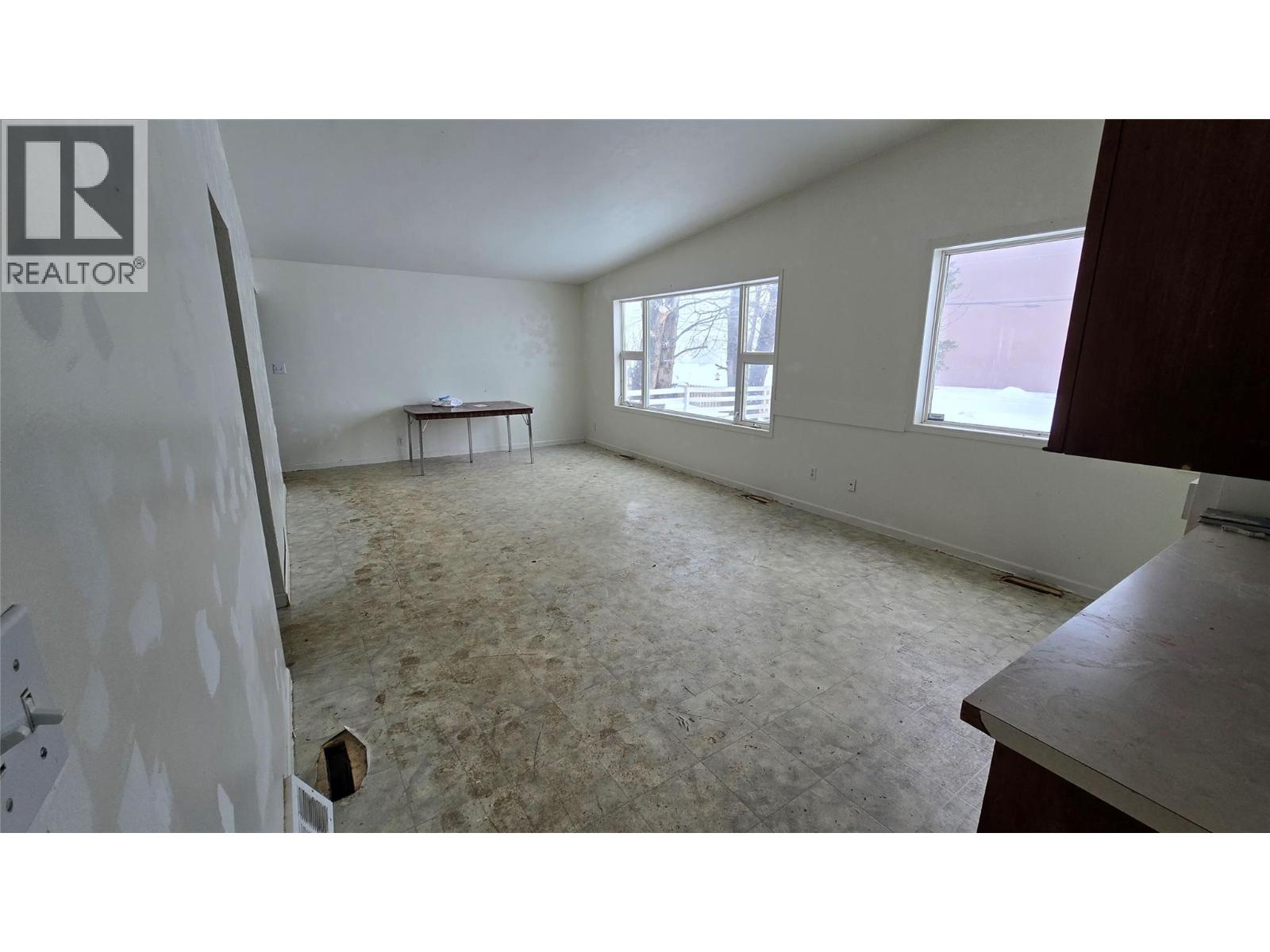 11617 9 Street, Dawson Creek, British Columbia  V1G 3S8 - Photo 3 - 10385044